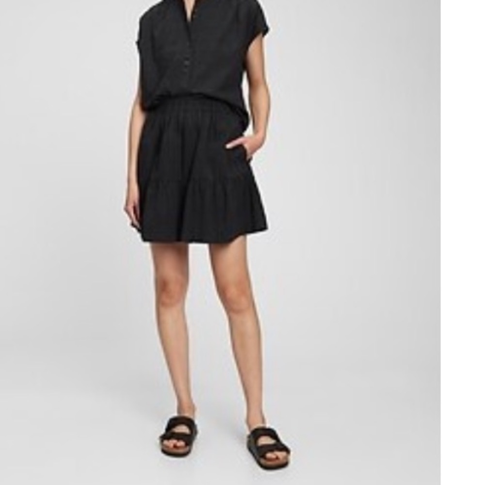 GAP true black mini skirt inverted pleats Sz 0